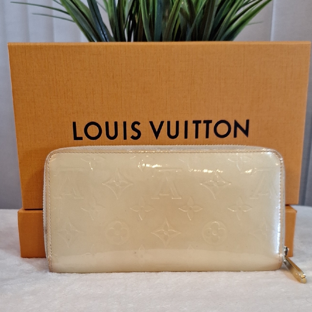 Louis Vuitton Vernis Full Zip Wallet